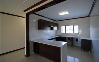 3 Bedroom Apartment in Summerset