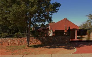 3 Bedroom House in Heuweloord