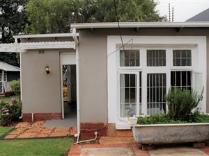 1 Bedroom Garden Cottage in Colbyn