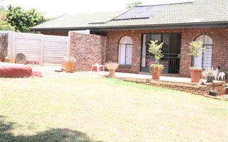 3 Bedroom House in Rietvalleipark