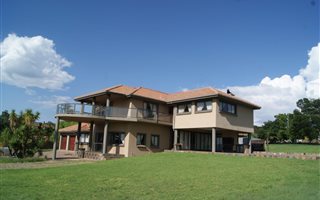 5 Bedroom House in Mooikloof Equestrian Estate