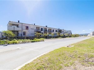 3 Bed Apartment in Somerset Lakes