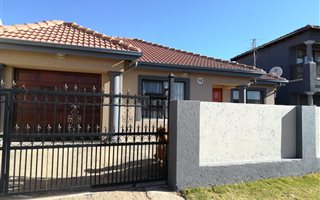 3 Bedroom House in Commercia