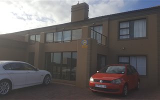6 Bedroom House in Vredenburg