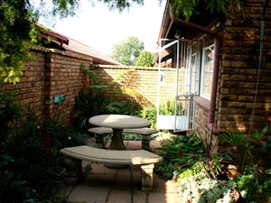 3 Bedroom Simplex in Aston Manor