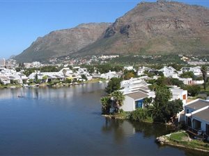 2 Bed Apartment in Marina Da Gama