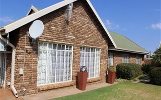 3 Bedroom Townhouse in Van Der Hoff Park