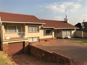 6 Bedroom House in Cyrildene