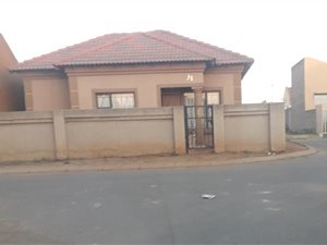 2 Bed House in Vanderbijlpark CE7