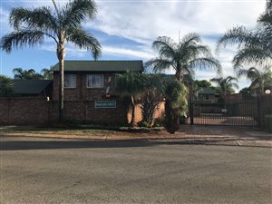 2 Bed Apartment in Rooihuiskraal North