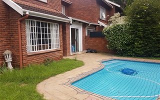 4 Bedroom Townhouse in Clarendon