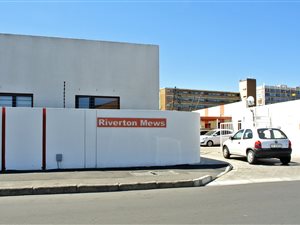 2 Bed House in Elsies River