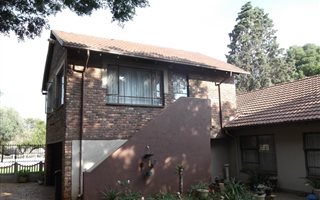 6 Bedroom House in Lilianton