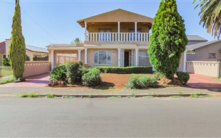 6 Bedroom House in Lenasia