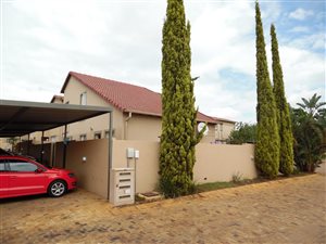 3 Bedroom Duplex in Heuwelsig Estate