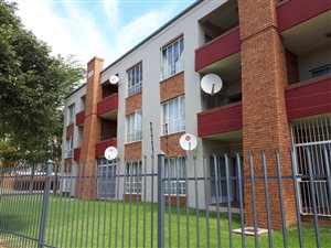 2 Bedroom Flat in Waterkloof Glen