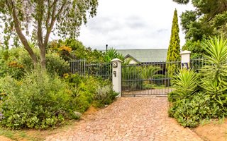 4 Bedroom House in Protea Valley