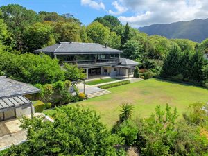 6 Bed House in Bishopscourt