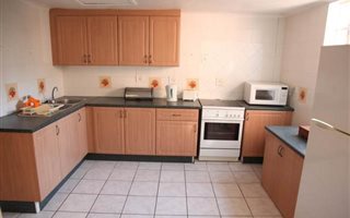 2 Bedroom Garden Cottage in Woodmead
