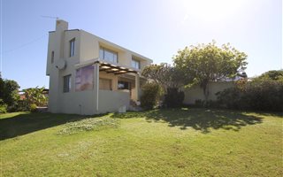 3 Bedroom House in Upper Town