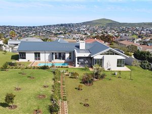 5 Bed House in Van Riebeeckshof