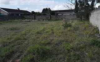 823 m² Land available in Brackenham