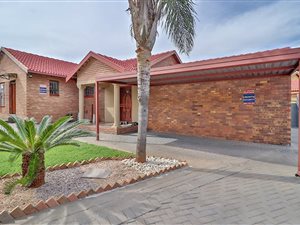 4 Bed House in Heuweloord