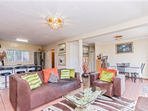 3 Bed Townhouse in Honeydew Ridge