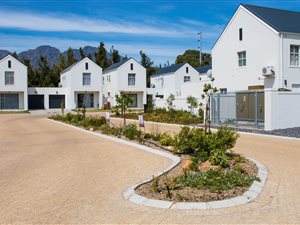 2 Bed House in Nuutgevonden