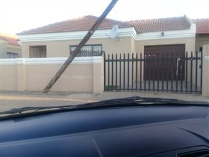 3 Bed House in Golden Gardens