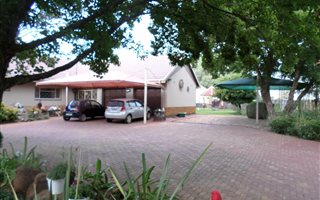 8563 m² Commercial space in Risiville