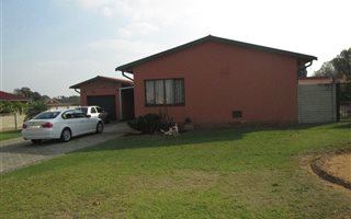 3 Bedroom House in Amajuba Park