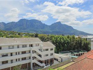 3 Bedroom Apartment in Kenilworth Upper