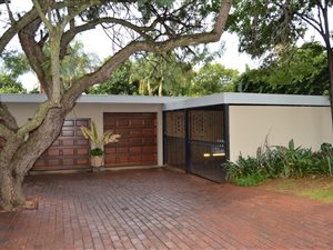 4 Bed House in Lynnwood Park