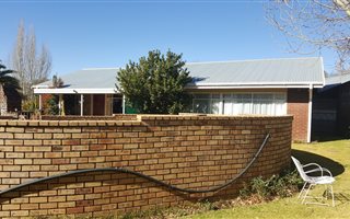 3 Bedroom House in Dewetsdorp