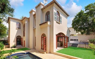 3 Bedroom Cluster in Bryanston East