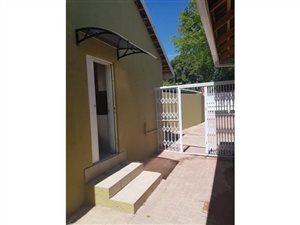 1 Bed Garden Cottage in Lombardy East