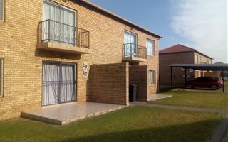 2 Bedroom Townhouse in Ravensklip