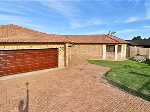4 Bed House in Birdswood