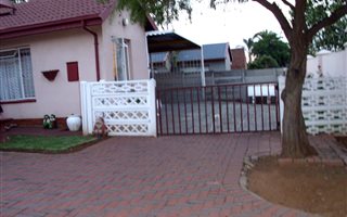 1 Bedroom House in Mayberry Park