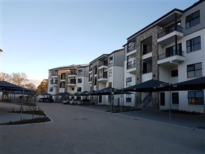 2 Bed Apartment in Paardevlei