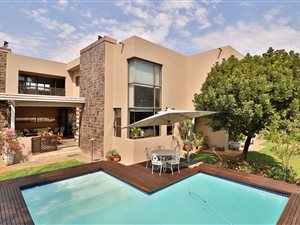 5 Bed House in Fairland