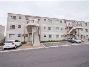 2 Bed Apartment in Somerset West Central
