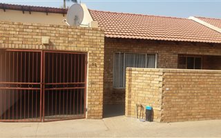 3 Bedroom Townhouse in Penina Park