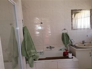 8 ha Farm in Henley on Klip