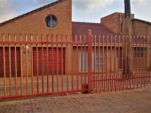 4 Bed House in Laudium