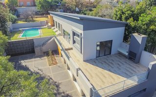 4 Bedroom House in Waterkloof Ridge