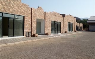 100 m² Commercial space in Melodie