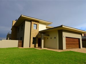 4 Bed House in Lombardy Estate
