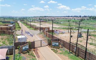 6000 m² Land available in Clayville